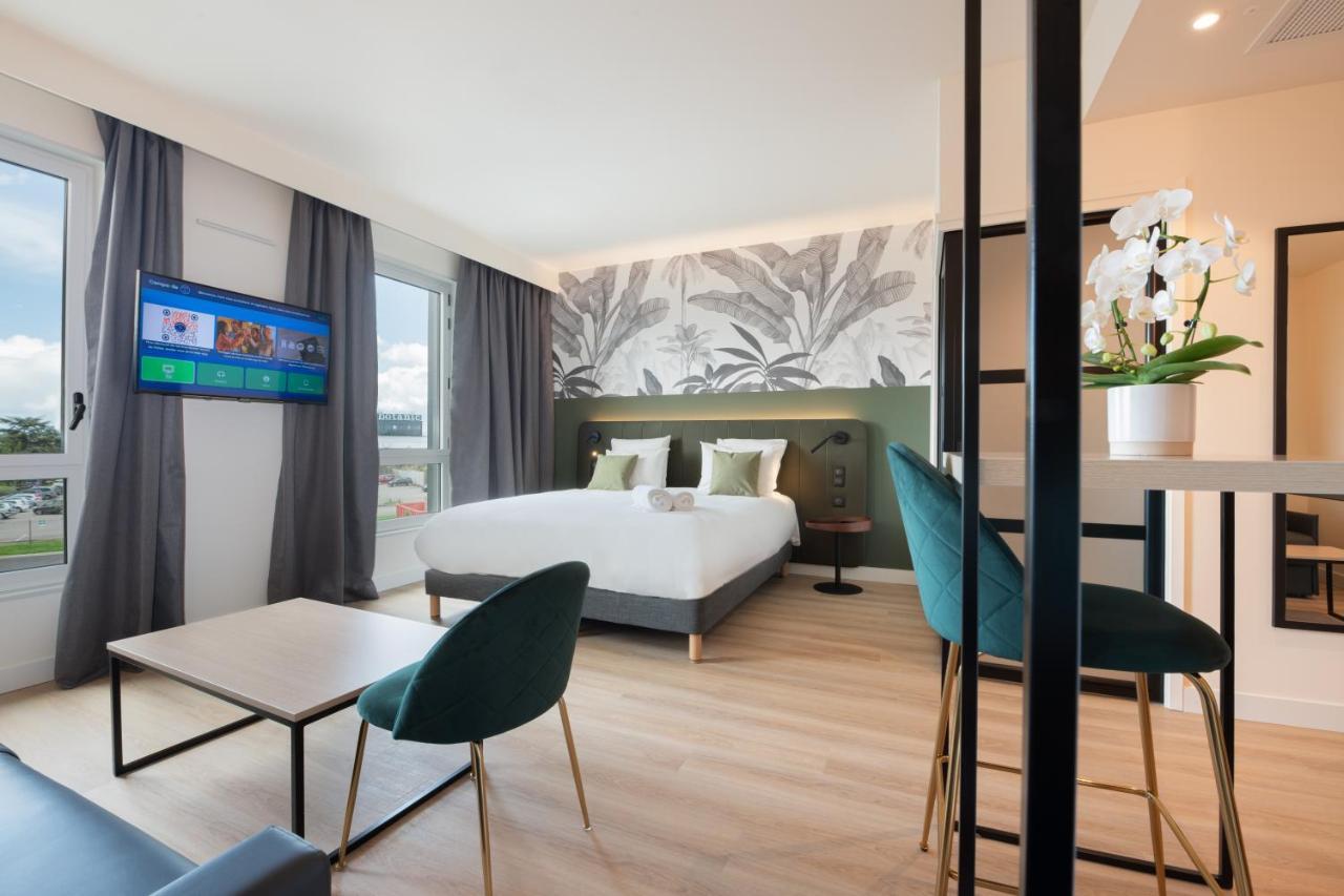 Campanile Smart Lyon Est - Eurexpo Bron Aviation Hotel Saint-Priest  Eksteriør billede