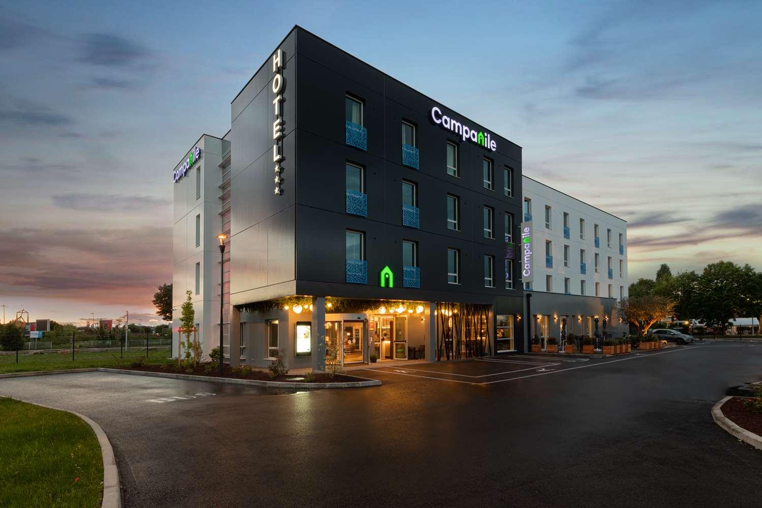 Campanile Smart Lyon Est - Eurexpo Bron Aviation Hotel Saint-Priest  Eksteriør billede