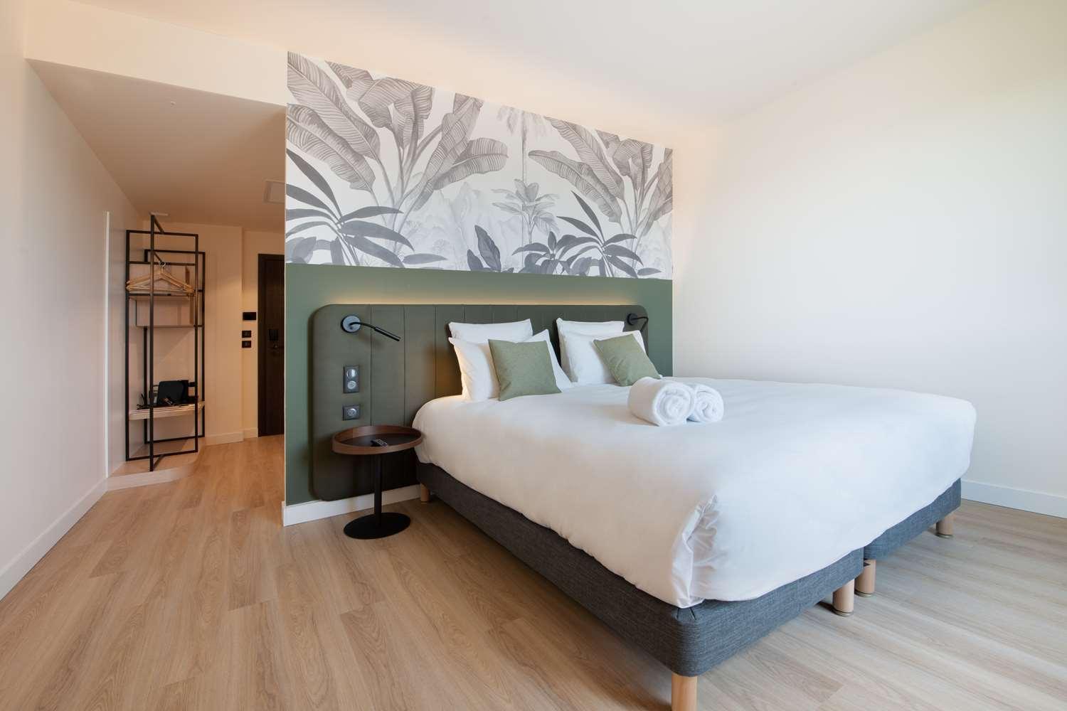 Campanile Smart Lyon Est - Eurexpo Bron Aviation Hotel Saint-Priest  Eksteriør billede