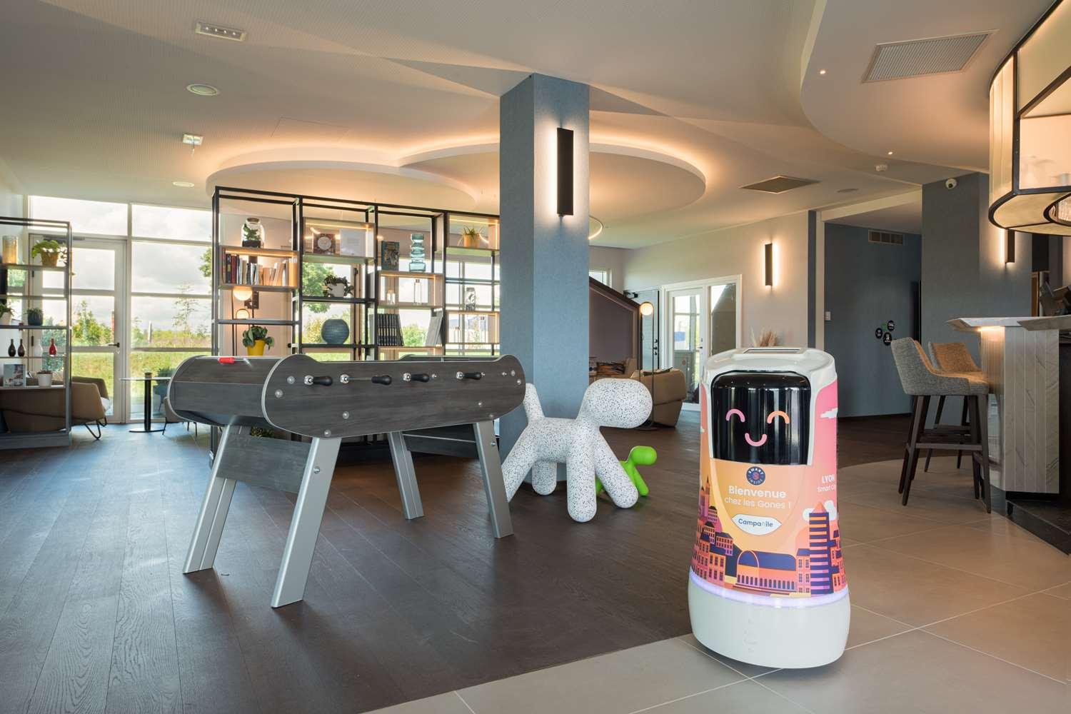 Campanile Smart Lyon Est - Eurexpo Bron Aviation Hotel Saint-Priest  Eksteriør billede