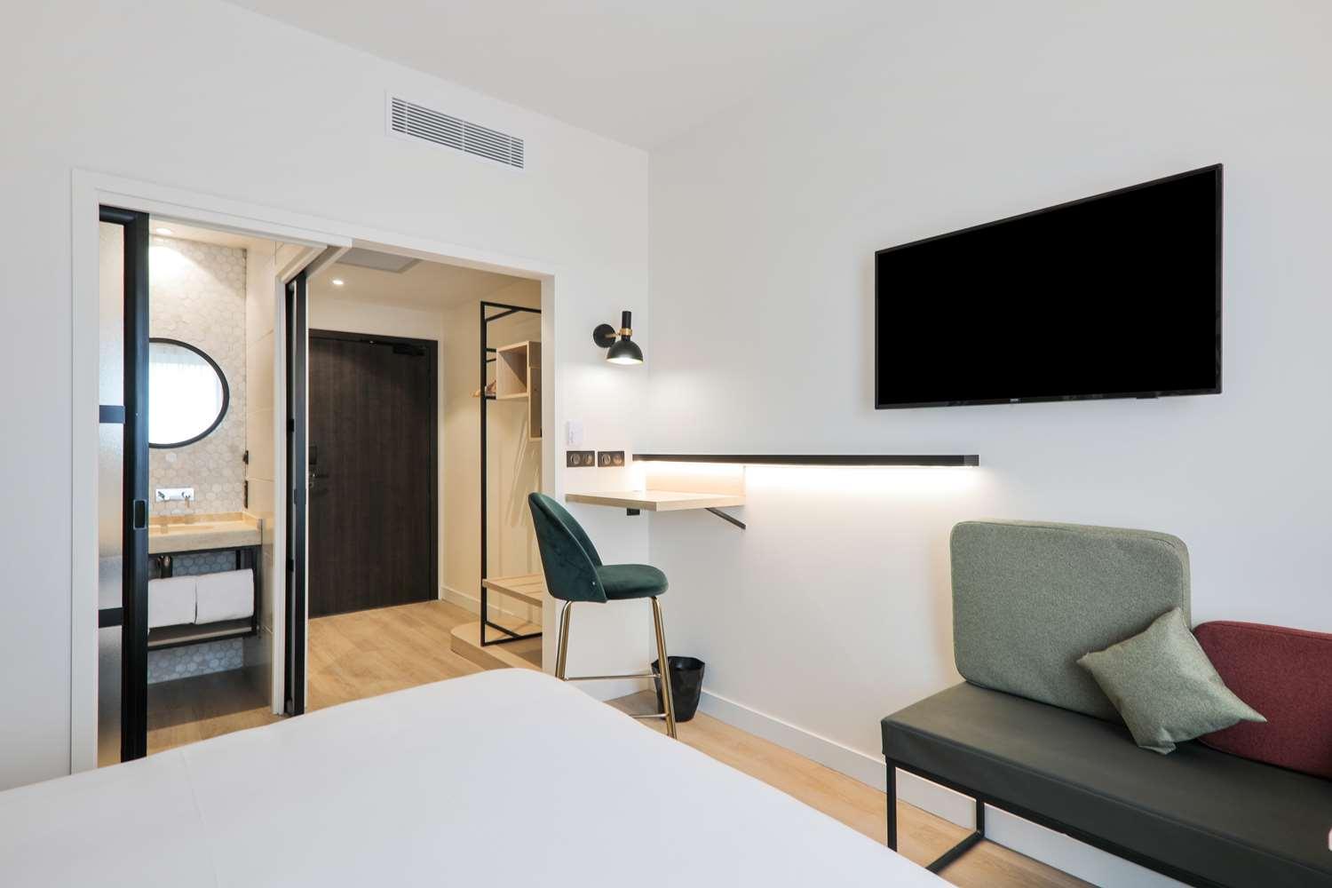 Campanile Smart Lyon Est - Eurexpo Bron Aviation Hotel Saint-Priest  Eksteriør billede